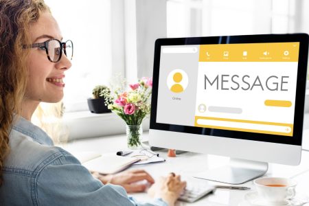 Message Chat en direct Concept de communicationéé